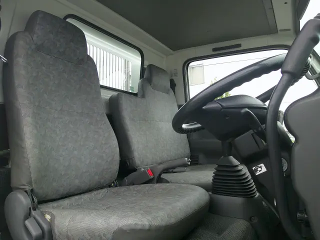 いすゞ エルフ KR-NKR81ED(2WD)の写真23