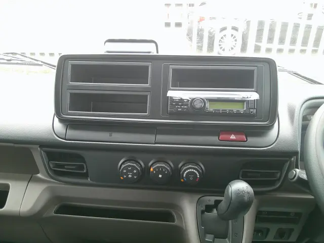 三菱 キャンター 2RG-FBA50(2WD)の写真17