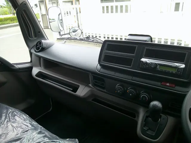 三菱 キャンター 2RG-FBA50(2WD)の写真18