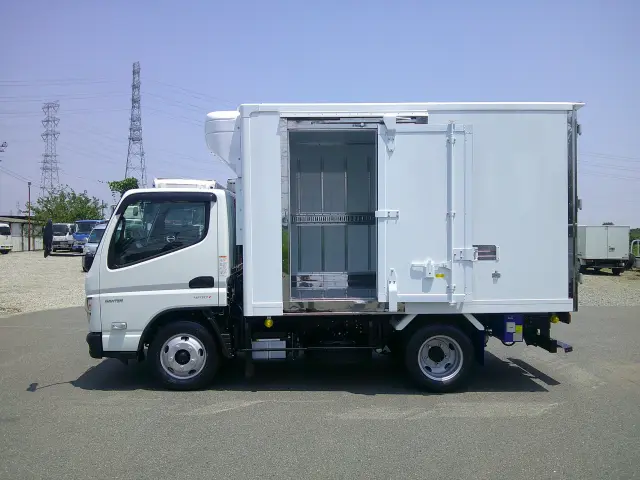 三菱 キャンター 2RG-FBAVO(2WD)の写真9