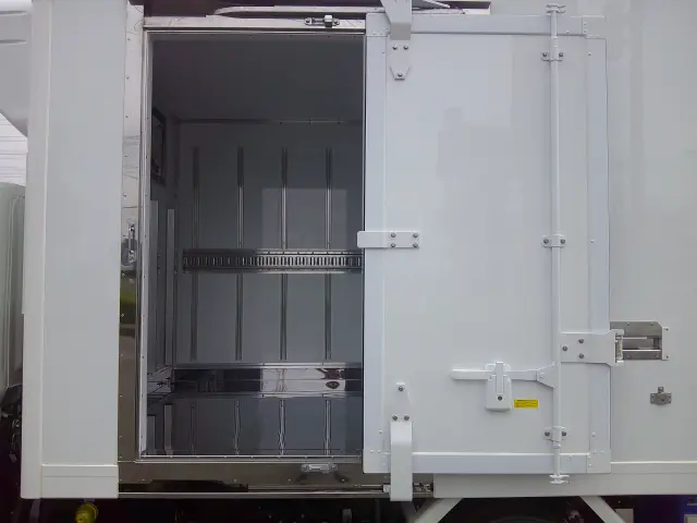 三菱 キャンター 2RG-FBAVO(2WD)の写真10