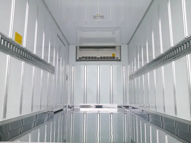 三菱 キャンター 2RG-FBAVO(2WD)の写真12