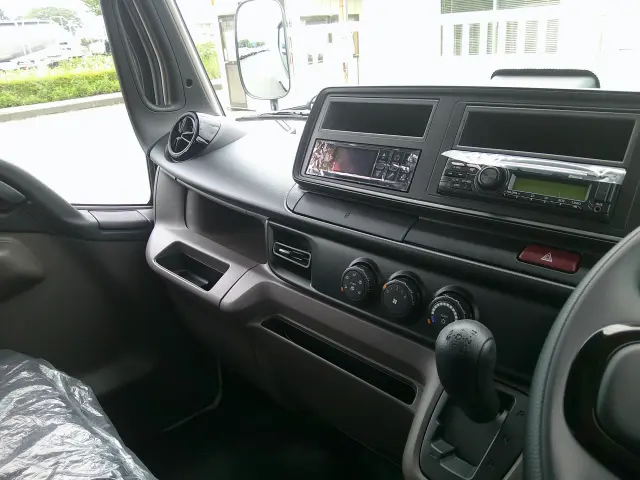 三菱 キャンター 2RG-FBAVO(2WD)の写真21