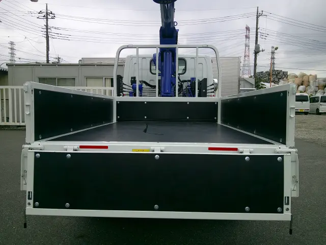 三菱 キャンター 2RG-FBAVO(2WD)の写真9