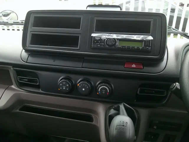 三菱 キャンター 2RG-FBAVO(2WD)の写真21