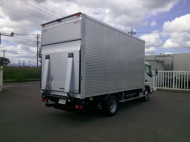 三菱 キャンター 2RG-FEAVO(2WD)の写真5