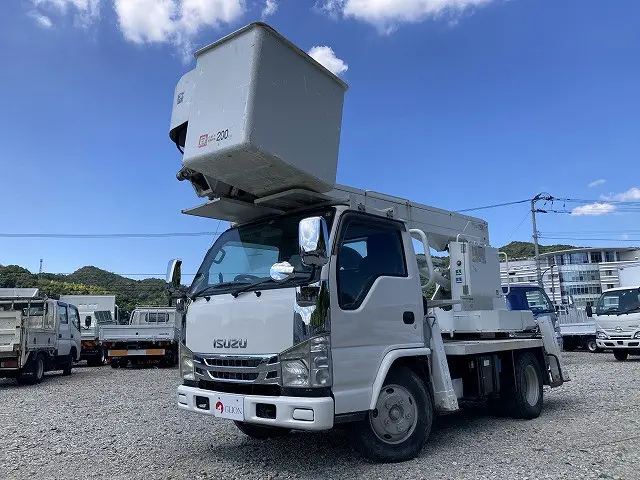 いすゞ エルフ BDG-NKR85N(2WD)の写真1