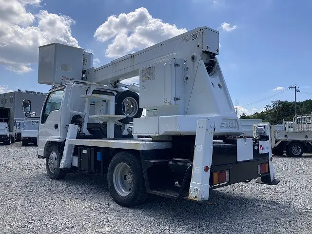 いすゞ エルフ BDG-NKR85N(2WD)の写真6