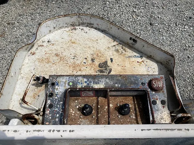 いすゞ エルフ BDG-NKR85N(2WD)の写真12