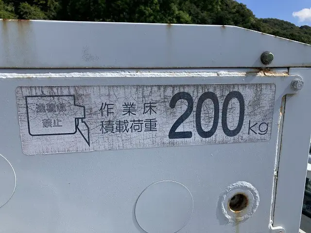 いすゞ エルフ BDG-NKR85N(2WD)の写真15