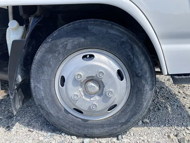 いすゞ エルフ BDG-NKR85N(2WD)の写真22