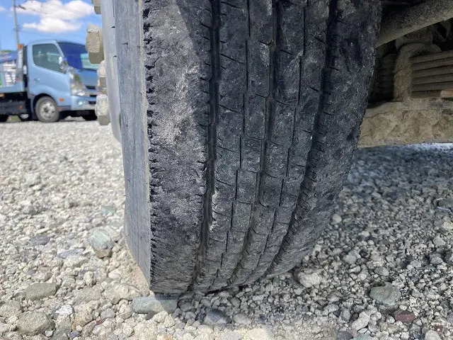 いすゞ エルフ BDG-NKR85N(2WD)の写真23