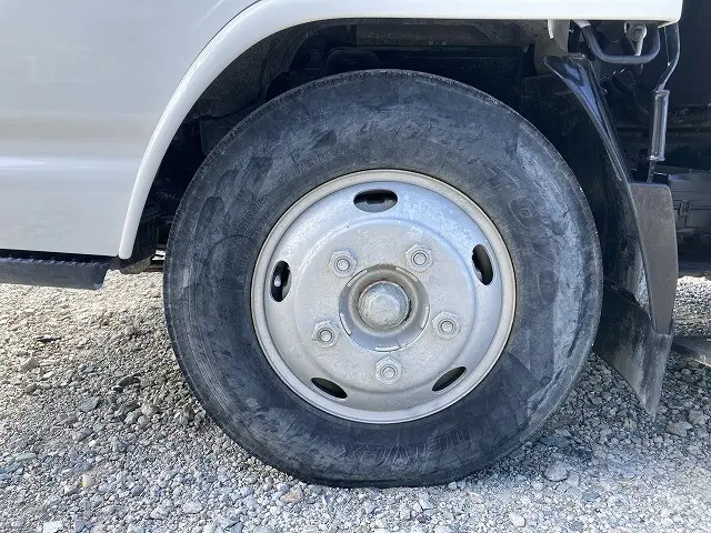 いすゞ エルフ BDG-NKR85N(2WD)の写真24