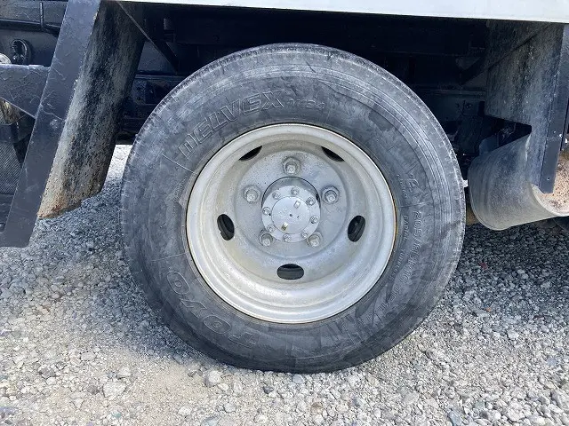 いすゞ エルフ BDG-NKR85N(2WD)の写真28