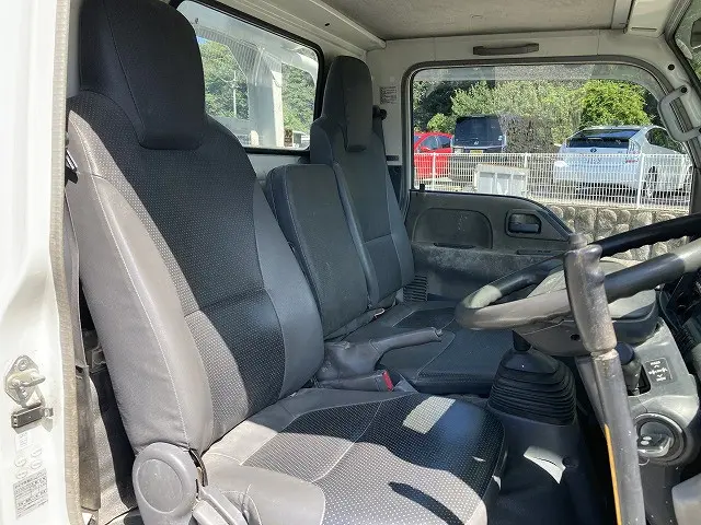 いすゞ エルフ BDG-NKR85N(2WD)の写真32