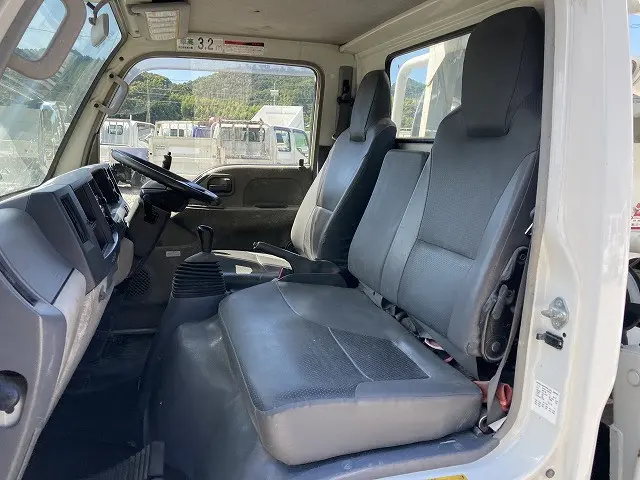 いすゞ エルフ BDG-NKR85N(2WD)の写真33