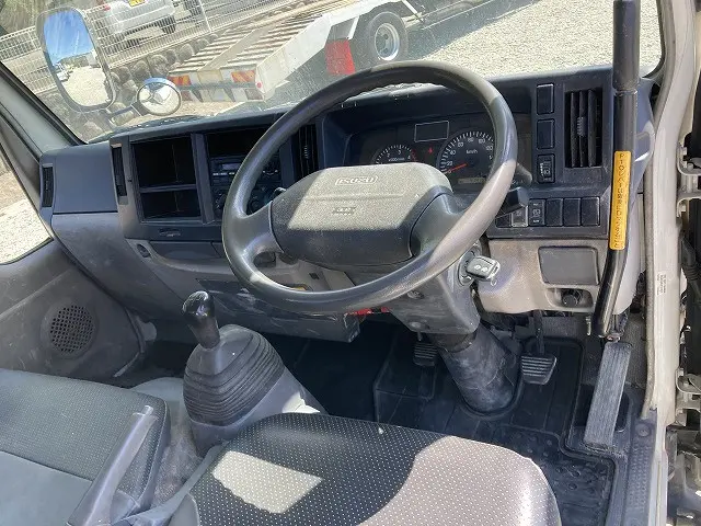 いすゞ エルフ BDG-NKR85N(2WD)の写真35