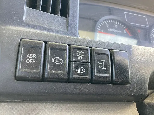 いすゞ エルフ BDG-NKR85N(2WD)の写真38