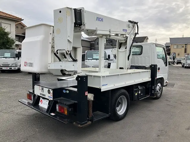 いすゞ エルフ TPG-NKR85N(2WD)の写真8