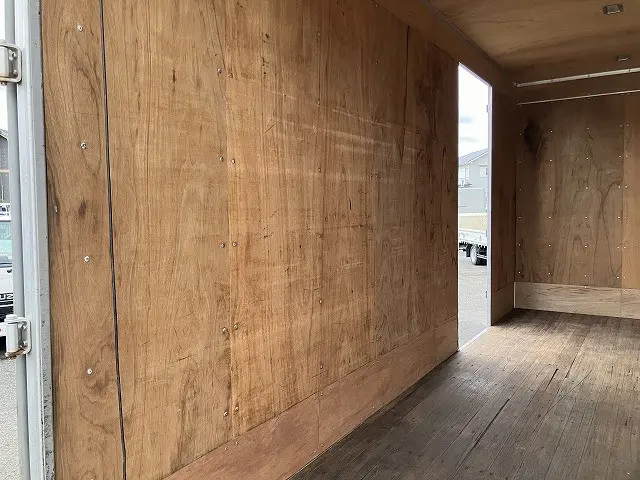 いすゞ エルフ 2RG-NPR88AN(2WD)の写真24