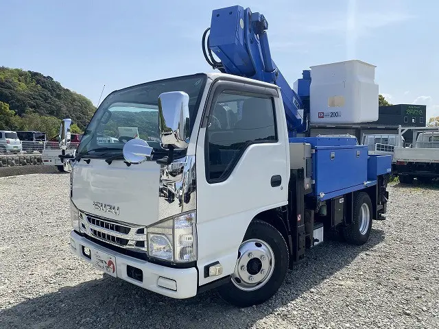 いすゞ エルフ TPG-NKR85AN(2WD)の写真1