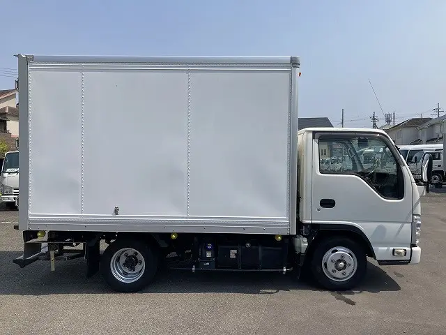 いすゞ エルフ 2RG-NJR88AN(2WD)の写真5