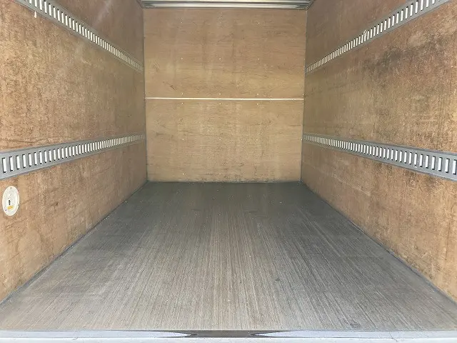 いすゞ エルフ 2RG-NJR88AN(2WD)の写真9