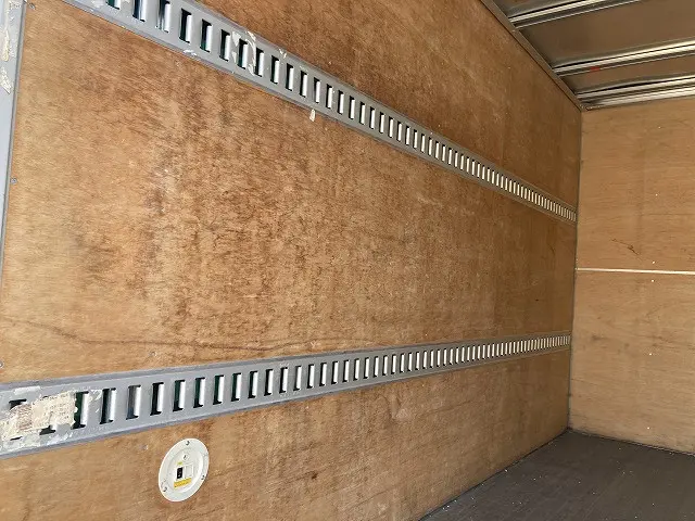 いすゞ エルフ 2RG-NJR88AN(2WD)の写真11