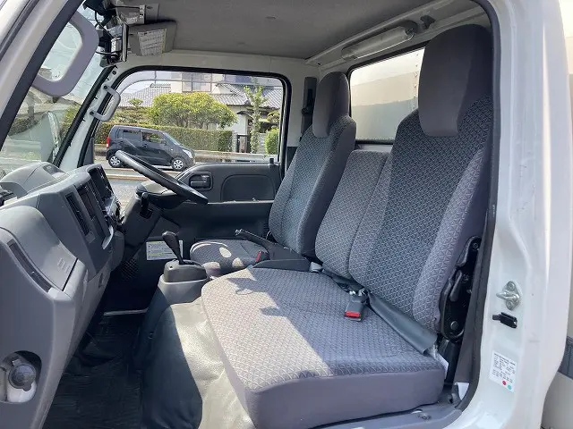 いすゞ エルフ 2RG-NJR88AN(2WD)の写真30