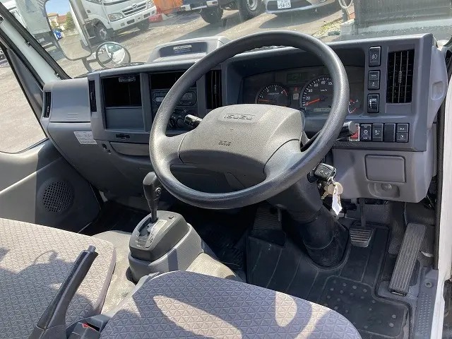 いすゞ エルフ 2RG-NJR88AN(2WD)の写真32