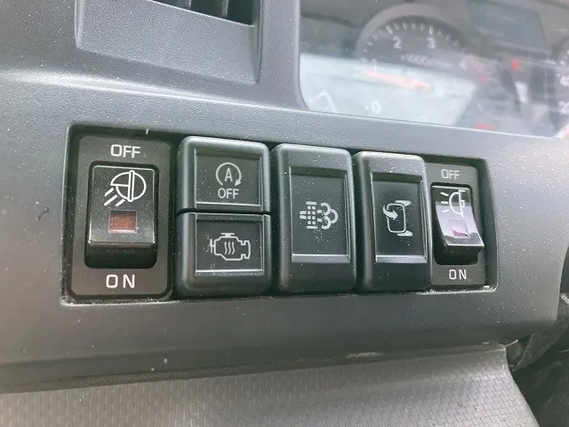 いすゞ エルフ 2RG-NJR88AN(2WD)の写真35