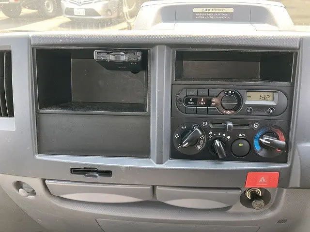 いすゞ エルフ 2RG-NJR88AN(2WD)の写真37