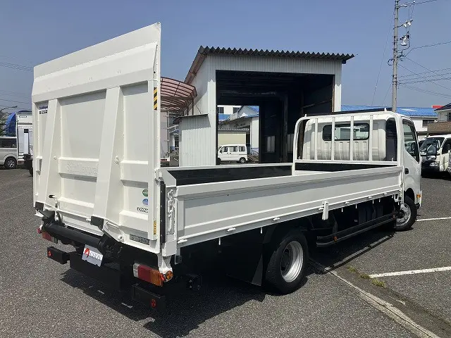 トヨタ ダイナ TKG-XZU722(2WD)の写真1