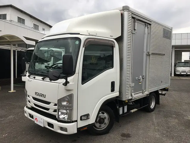いすゞ エルフ TRG-NLR85AN(2WD)の写真1