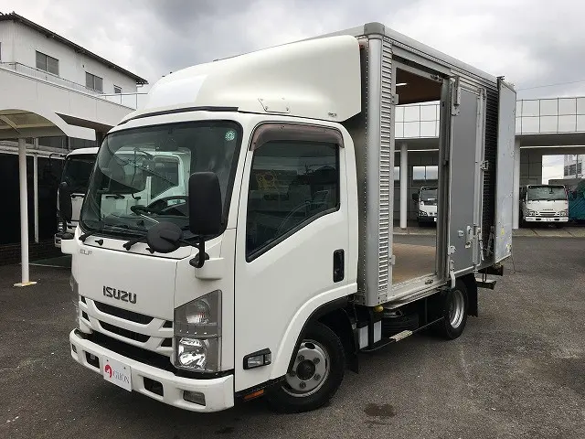 いすゞ エルフ TRG-NLR85AN(2WD)の写真9