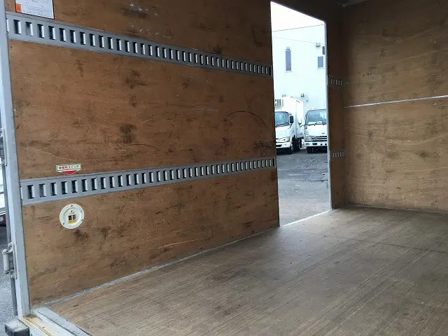 いすゞ エルフ TRG-NLR85AN(2WD)の写真27