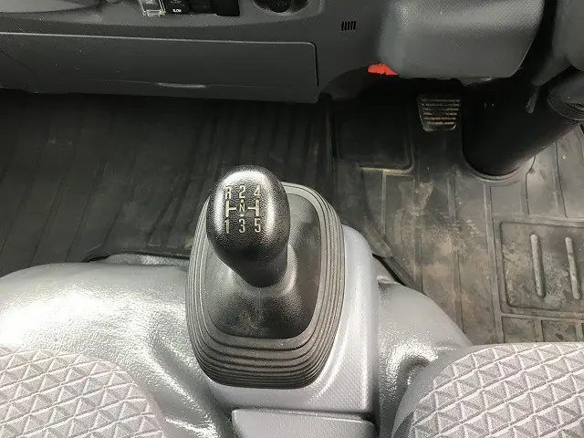 いすゞ エルフ TRG-NLR85AN(2WD)の写真46