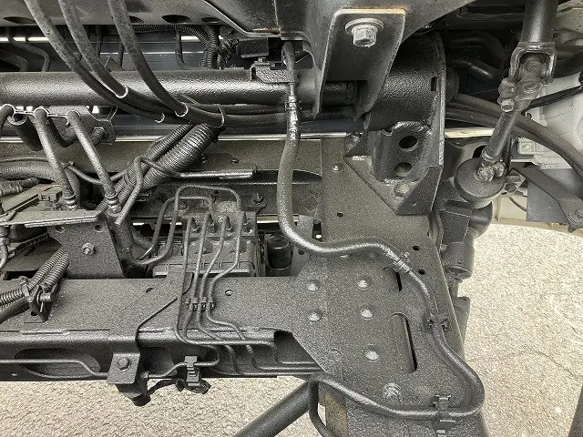 いすゞ エルフ 2RG-NPR88AN(2WD)の写真21