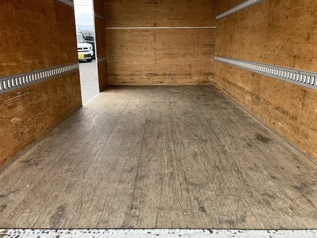 いすゞ エルフ 2RG-NPR88AN(2WD)の写真46