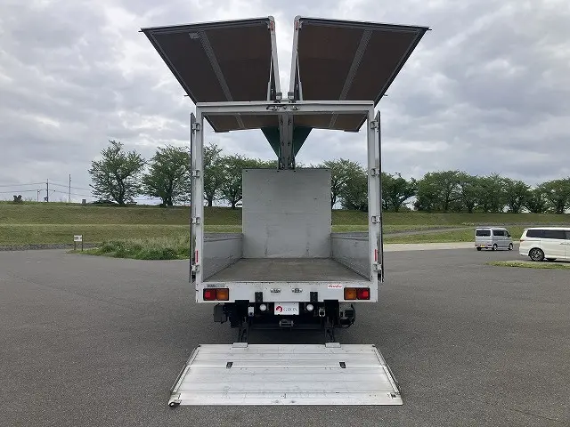 いすゞ フォワード 2RG-FRR90T2(2WD)の写真2