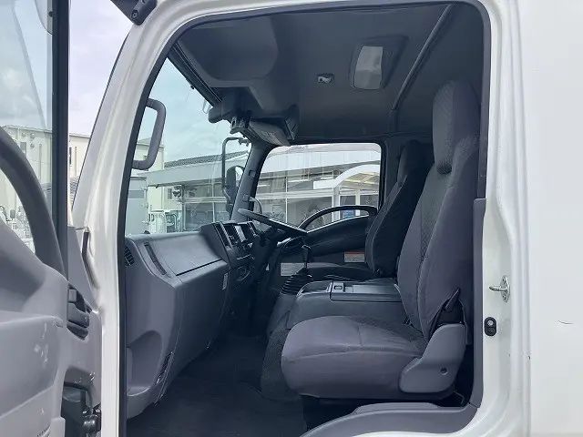 いすゞ フォワード 2RG-FRR90T2(2WD)の写真17