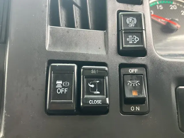 いすゞ フォワード 2RG-FRR90T2(2WD)の写真32