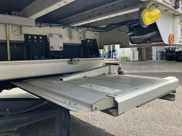 いすゞ フォワード 2RG-FRR90T2(2WD)の写真42