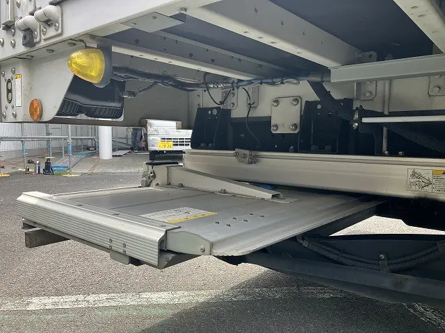 いすゞ フォワード 2RG-FRR90T2(2WD)の写真43