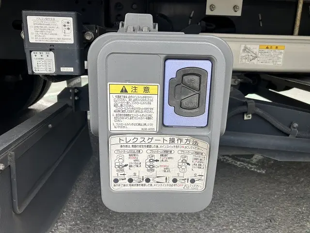 いすゞ フォワード 2RG-FRR90T2(2WD)の写真44