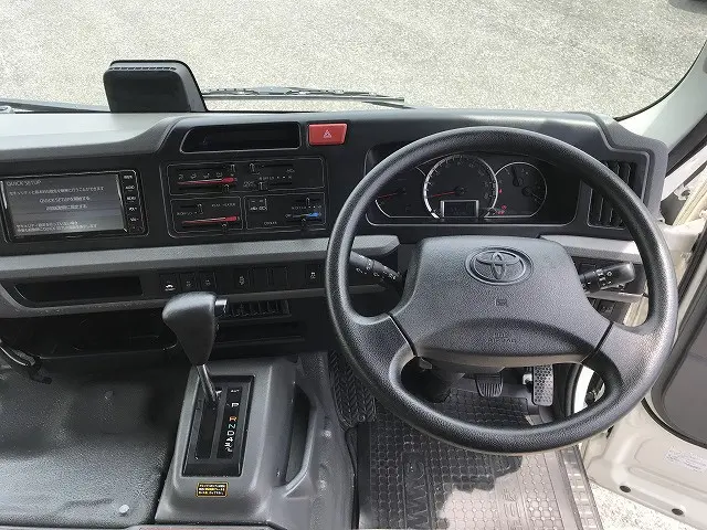 トヨタ コースター SKG-XZB70(2WD)の写真16