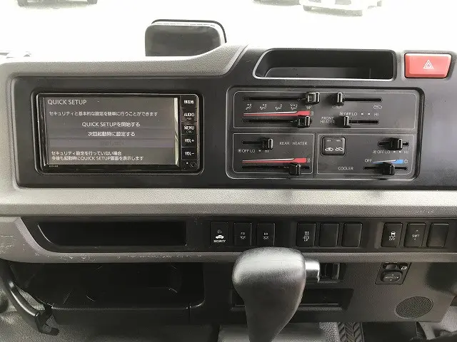 トヨタ コースター SKG-XZB70(2WD)の写真17