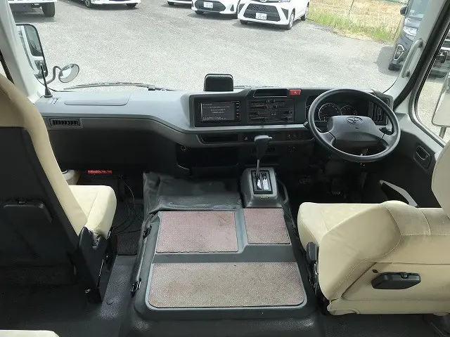 トヨタ コースター SKG-XZB70(2WD)の写真27