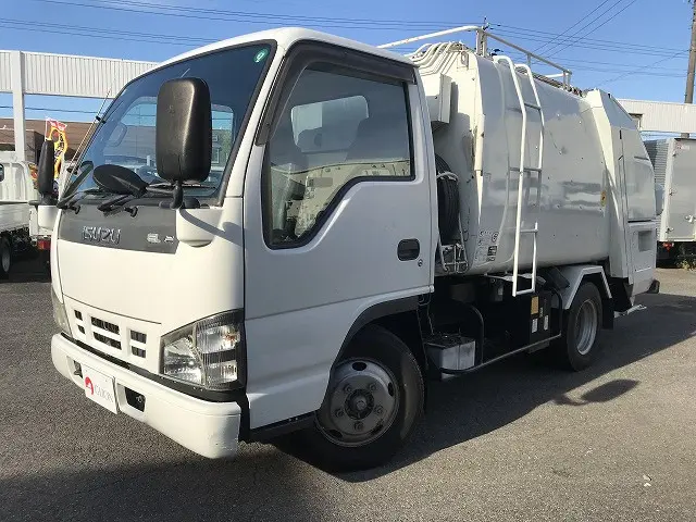 いすゞ エルフ PB-NKR81AN(2WD)の写真1