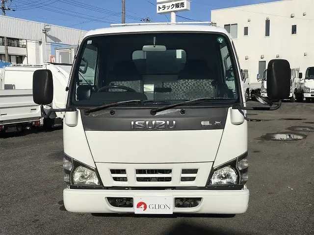 いすゞ エルフ PB-NKR81AN(2WD)の写真2